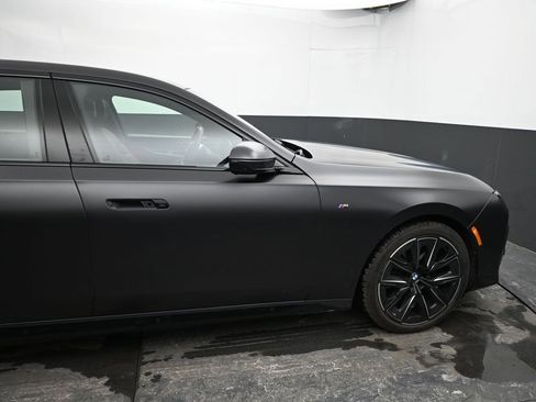Used 2023 BMW 760i xDrive image 30