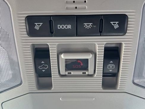 Used 2020 Toyota RAV4 Limited AWD/4WD image 38