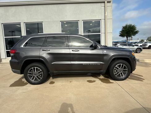 Used 2020 Jeep Grand Cherokee Laredo w/ Quick Order Package 2BN North AWD/4WD image 6