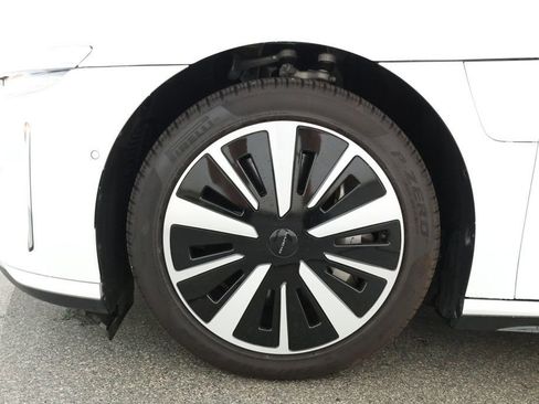 Used 2023 Lucid Air Touring image 7