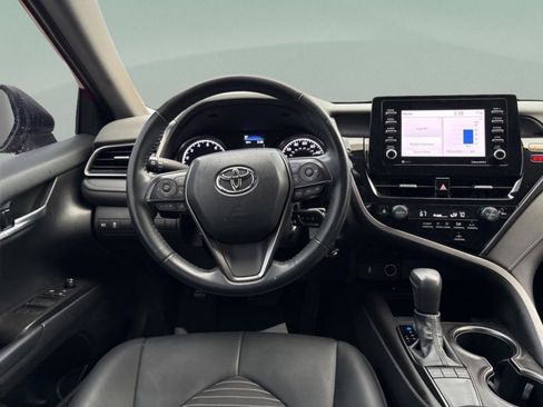 Used 2023 Toyota Camry SE image 10