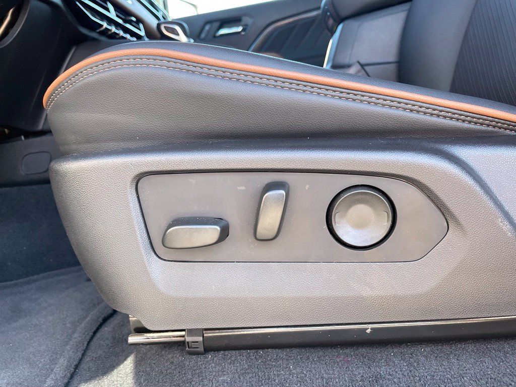 Used 2025 GMC Canyon AT4 w/ Nightfall Edition AWD/4WD image 11
