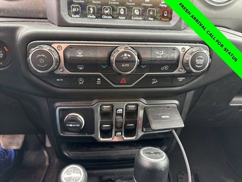 Used 2019 Jeep Wrangler Unlimited Sahara image 24