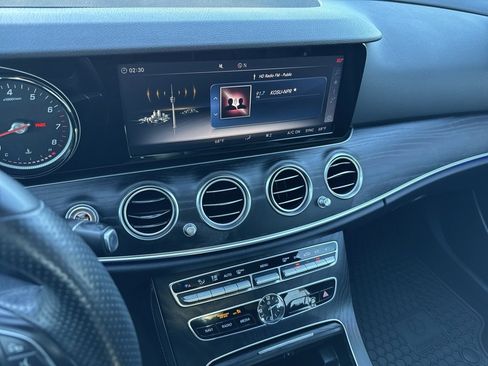 Used 2018 Mercedes-Benz E 400 4MATIC Sedan image 12