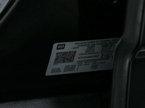 Used 2025 GMC Yukon Elevation w/ LPO, Elevation Black Package AWD/4WD image 39