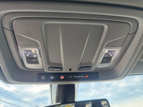 Used 2022 Chevrolet Silverado 1500 LT AWD/4WD image 27