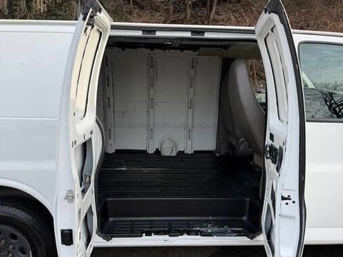 Used 2014 Chevrolet Express 1500 image 19