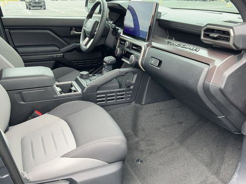 Used 2024 Toyota Tacoma TRD Off-Road image 28