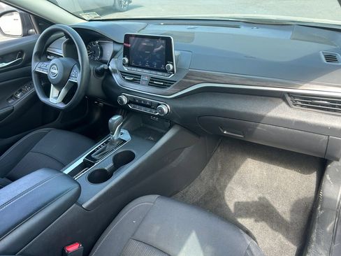 Used 2025 Nissan Altima 2.5 SV FWD image 31
