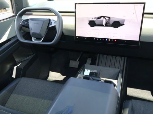 Used 2025 Tesla Cybertruck 2WD Crew Cab image 10