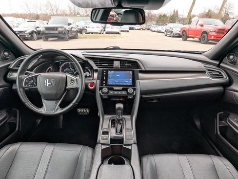 Used 2017 Honda Civic Sport Touring image 4