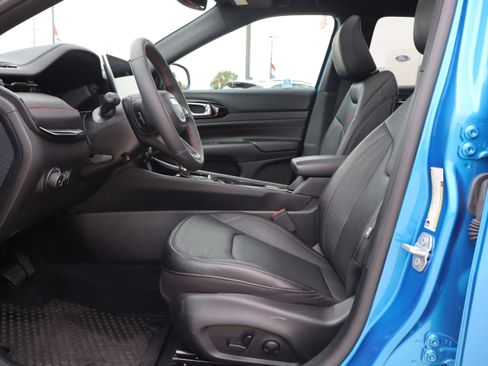 Used 2024 Jeep Compass Trailhawk w/ Trailhawk Elite Group image 10