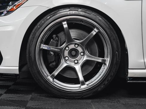 Used 2018 Volkswagen Golf R 4-Door image 17