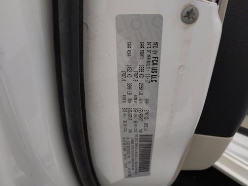 Used 2018 Chrysler Pacifica Touring-L FWD image 33