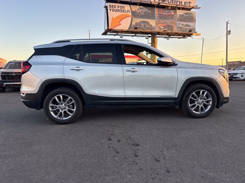 Used 2022 GMC Terrain SLT AWD/4WD image 9