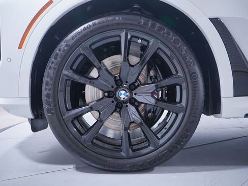 Used 2026 BMW X7 xDrive40i w/ M Sport Package AWD/4WD image 2