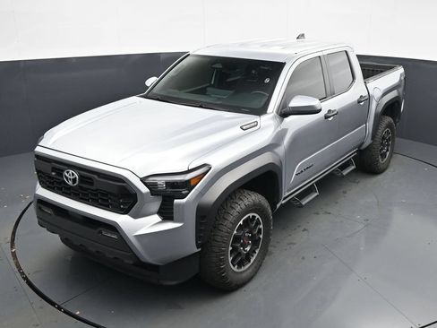 Used 2025 Toyota Tacoma TRD Off-Road AWD/4WD image 16