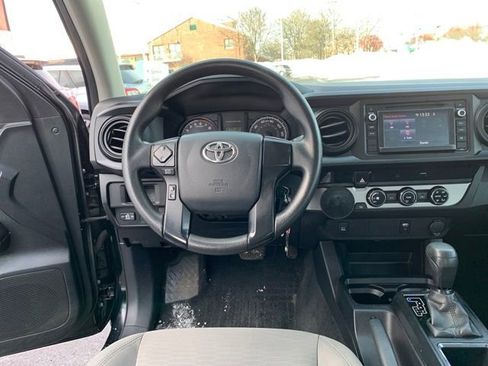 Used 2017 Toyota Tacoma SR image 15