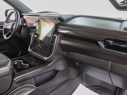 Used 2025 GMC Yukon XL Elevation w/ Elevation Premium Package image 32