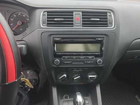 Used 2011 Volkswagen Jetta SE FWD image 8