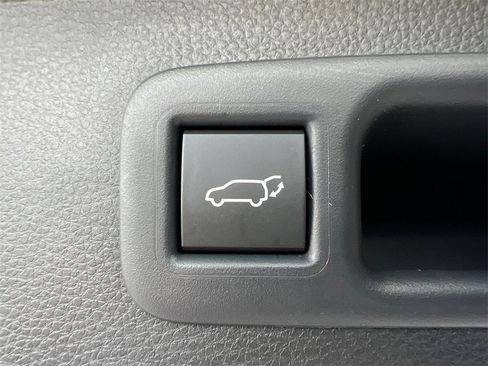 New 2025 Toyota Highlander XLE image 19