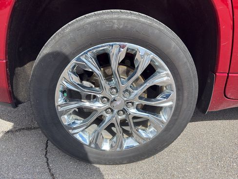 Used 2023 Chevrolet Traverse Premier image 16