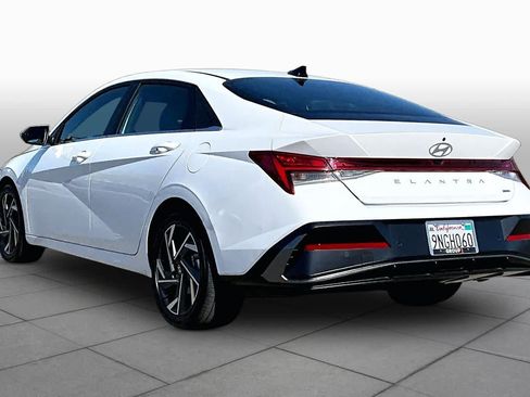 Used 2024 Hyundai Elantra Limited FWD image 11