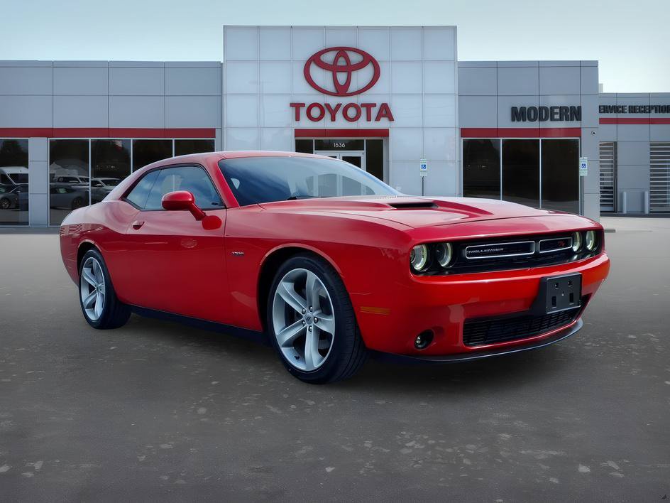 Used 2017 Dodge Challenger R/T RWD image 7