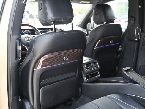 Used 2023 Mercedes-Benz Maybach GLS 600 4MATIC image 40
