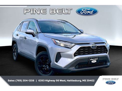 Used 2024 Toyota RAV4 XLE AWD/4WD image 1