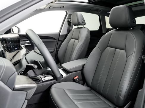 Certified 2025 Audi Q5 Premium w/ Convenience Package AWD/4WD image 5