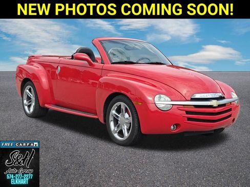 Used 2005 Chevrolet SSR w/ Preferred Equipment Group RWD image 1