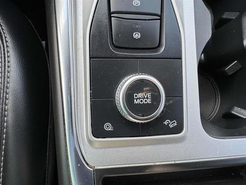 Used 2022 Ford Explorer XLT w/ Equipment Group 202A image 20