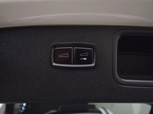 Used 2021 Porsche Macan image 34