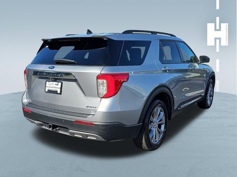 Used 2023 Ford Explorer XLT w/ Equipment Group 202A AWD/4WD image 3
