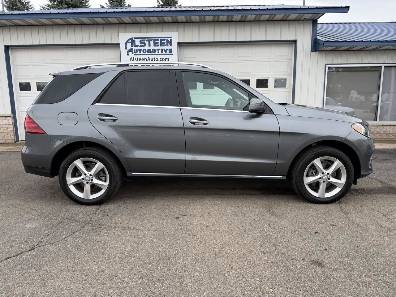 Used 2017 Mercedes-Benz GLE 350 4MATIC image 2