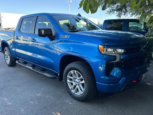 Used 2022 Chevrolet Silverado 1500 RST w/ Convenience Package II AWD/4WD image 2
