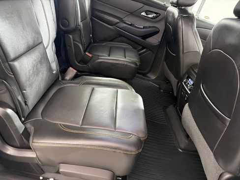 Used 2018 Chevrolet Traverse Premier w/ Driver Confidence II Package FWD image 23