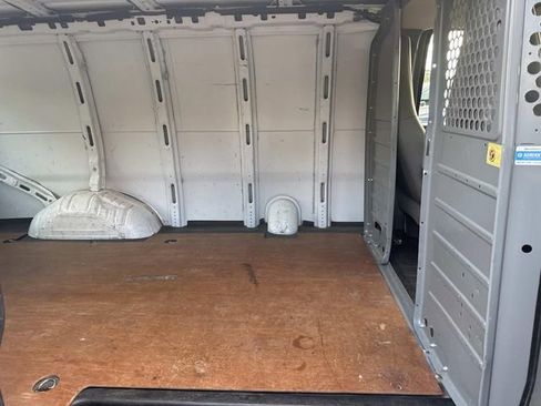 Used 2018 GMC Savana 2500 w/ Enhanced Convenience Package image 12