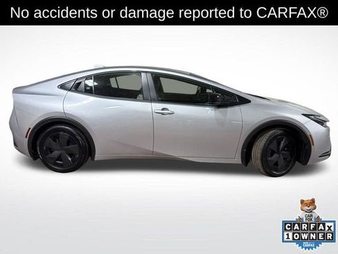 Used 2024 Toyota Prius LE image 3