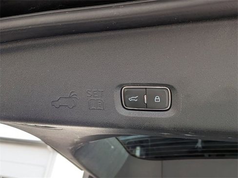 Used 2025 Ford Expedition Active image 32