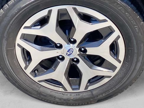 Used 2023 Subaru Forester Premium AWD/4WD image 29