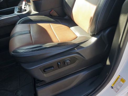 Used 2020 Chevrolet Silverado 1500 High Country w/ Technology Package image 23