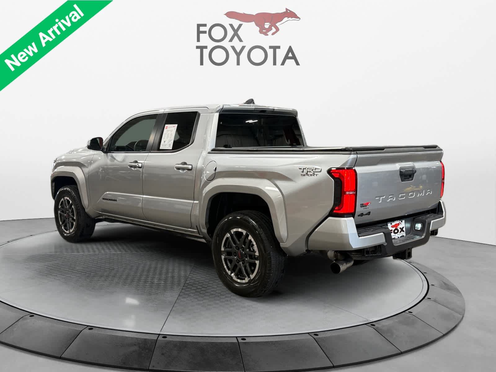Used 2025 Toyota Tacoma TRD Sport AWD/4WD image 4