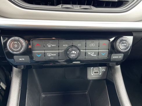 Certified 2025 Jeep Compass Limited AWD/4WD image 12