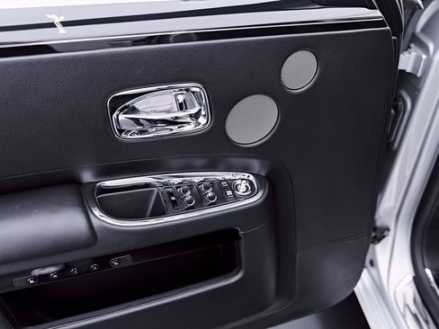 Used 2015 Rolls-Royce Ghost RWD image 48