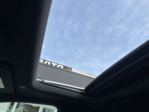 Used 2023 GMC Canyon AT4 w/ AT4 Premium Package image 11