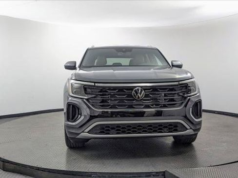 Used 2024 Volkswagen Atlas Cross Sport SE FWD image 12