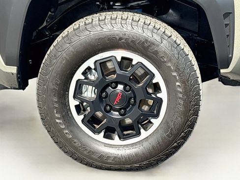 Certified 2026 Toyota Tacoma TRD Off-Road AWD/4WD image 31