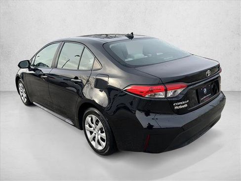Used 2023 Toyota Corolla LE image 7